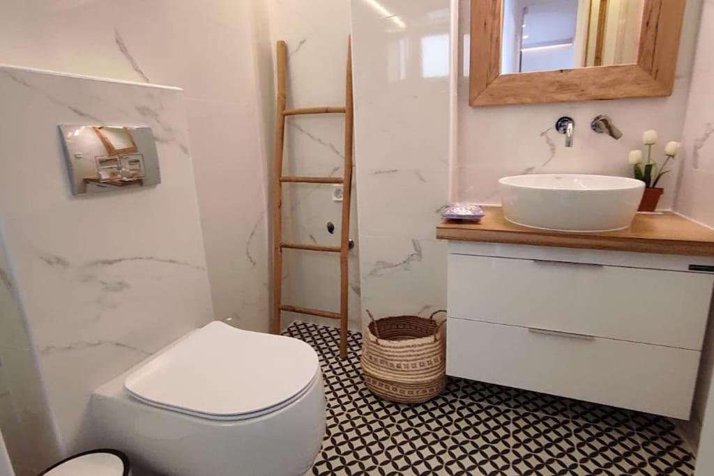 Harmony Suite In The Center Of 칼라마타 외부 사진